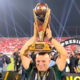 Bernardo Tavares merayakan kemenangan Persebaya Surabaya dalam final Piala Presiden 2026 di Stadion Kapten I Wayan Dipta.