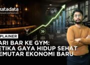 Seorang anak muda sedang berolahraga di pusat kebugaran sebagai bagian dari tren gaya hidup sehat.