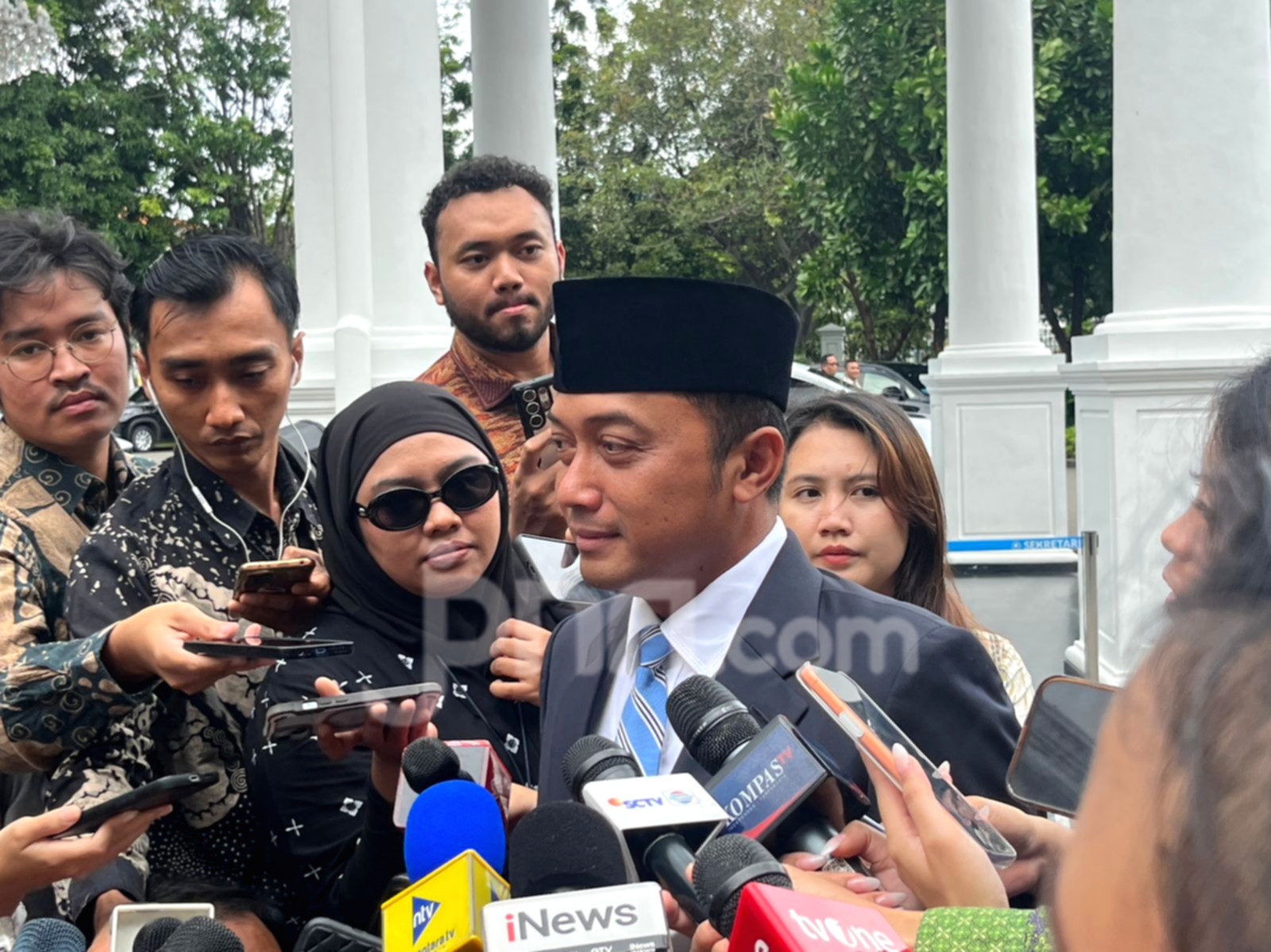 Menteri Sekretaris Negara Prasetyo Hadi memberikan keterangan pers terkait penambahan kuota undangan HUT ke-81 RI.