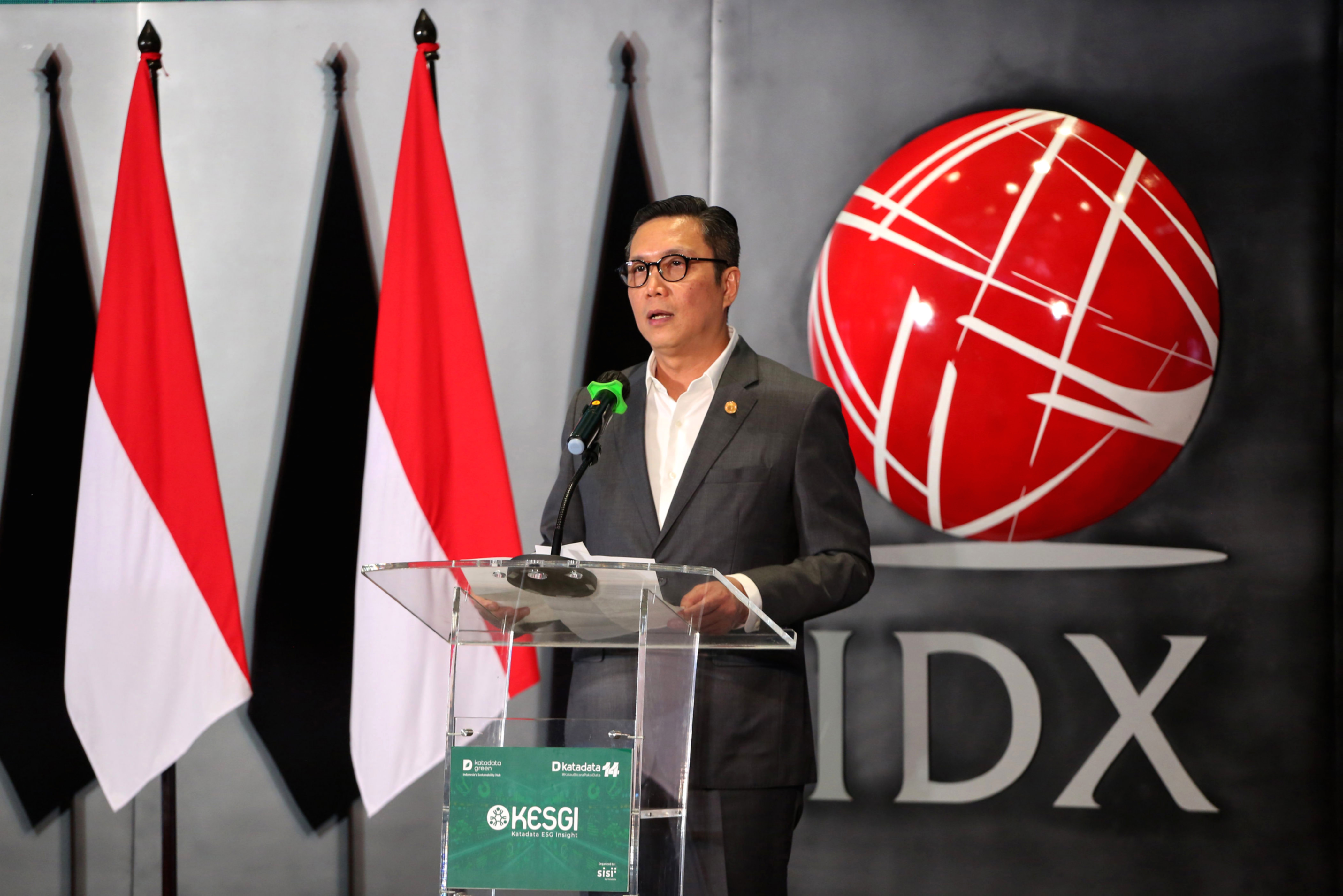 Direktur Utama Bursa Efek Indonesia Jeffrey Hendrik saat memberikan keterangan terkait rencana IPO BUMN Danantara.