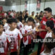 Sebanyak 16 atlet muda berfoto bersama usai meraih Super Tiket pada Audisi Umum PB Djarum 2026 di Makassar.