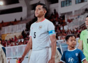 Kapten Timnas Indonesia Rizky Ridho memberikan pernyataan usai laga melawan Singapura di Jalan Besar Stadium.