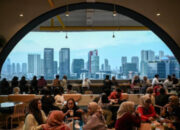 Ekonom Bank Danamon Hosiana E. Situmorang saat memberikan proyeksi pertumbuhan ekonomi Indonesia kuartal II 2026