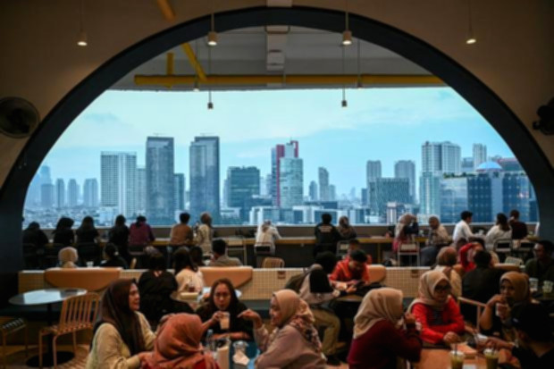 Ekonom Bank Danamon Hosiana E. Situmorang saat memberikan proyeksi pertumbuhan ekonomi Indonesia kuartal II 2026