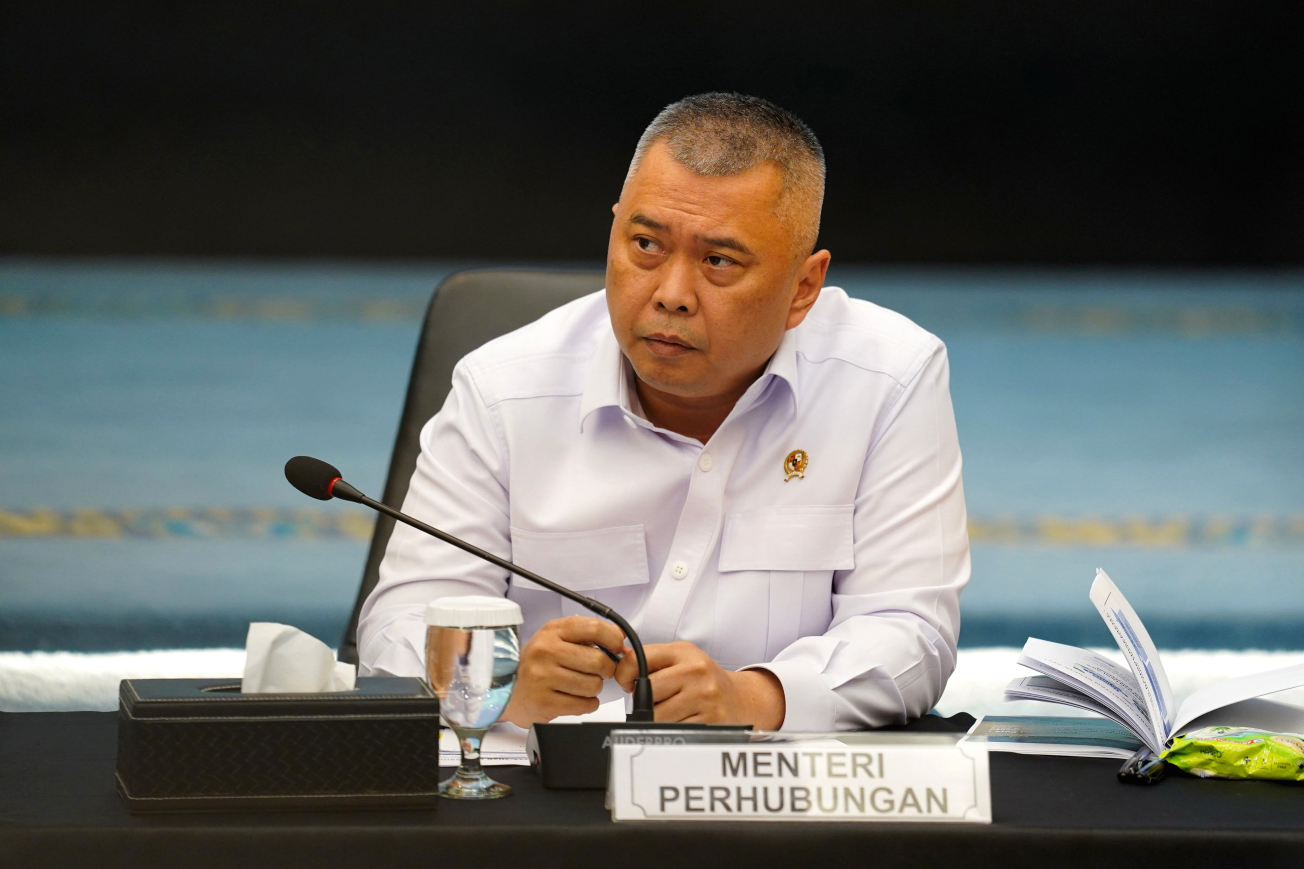 Menteri Perhubungan Dudy Purwagandhi memberikan keterangan terkait regulasi ojek daring di Jakarta.