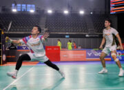 Leo Rolly Carnando dan Daniel Marthin beraksi di lapangan bulu tangkis Taipei Open 2026.